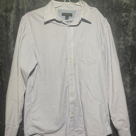 Two Banana Republic Button Up Shirts - Picture 7 of 10